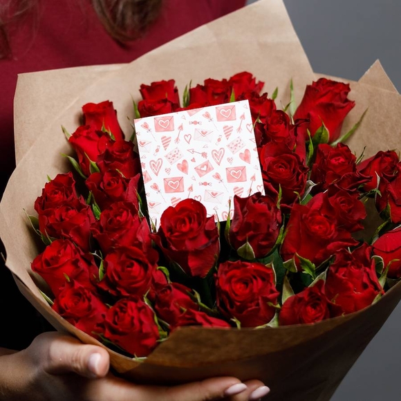 Набор размер М+ с букетом 25 роз Кения (50 см)