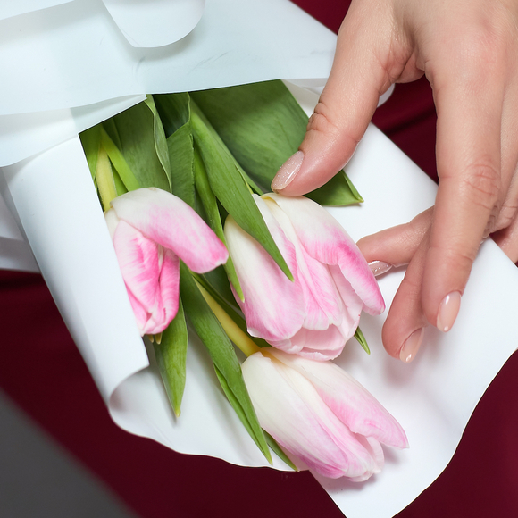 3 розовых тюльпана корейской упаковке