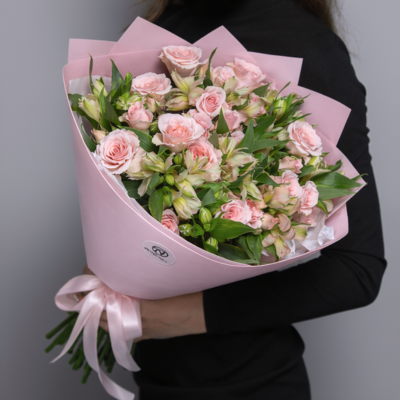 Букет из кустовых роз и альстромерии - М в фоамиране