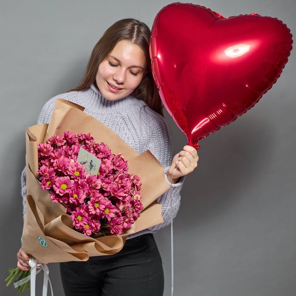 Набор размер S с букетом из 9 розовых кустовых хризантем Бакарди (ромашка) в корейской упаковке