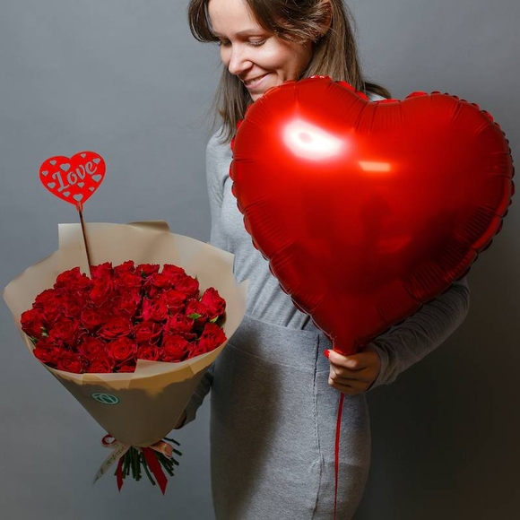 Набор размер L с букетом 35 красных роз Кения (50 см)