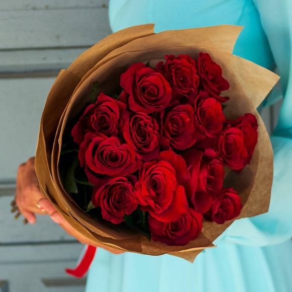 Букет из 15 красных роз 50 см (РФ)