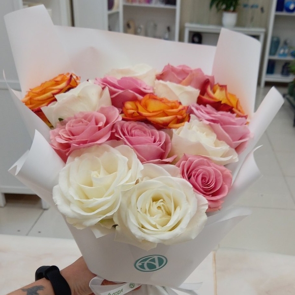 Букет из 15 роз нежный микс 50 см (Эквадор) в корейской упаковке