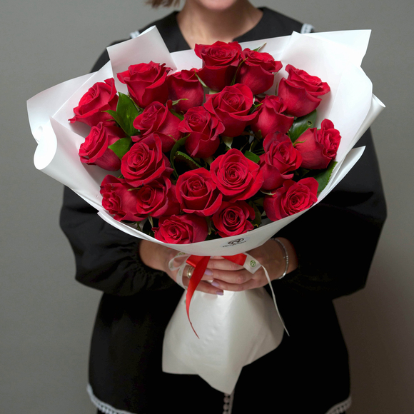 Букет-сердце из красных роз 50 см (Эквадор)