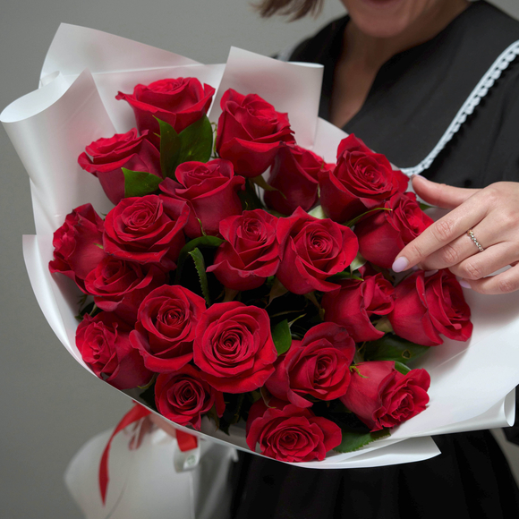 Букет-сердце из красных роз 50 см (Эквадор)