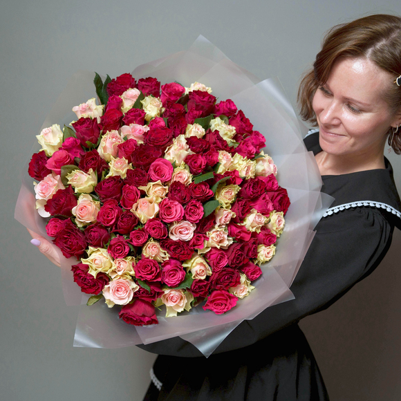 Букет из 101 розы нежный микс 50 см (Кения) в корейской матовой упаковке