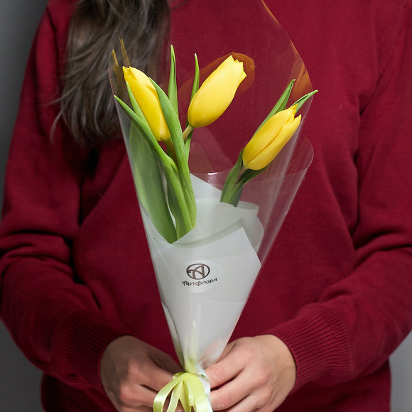 3 желтых тюльпанов