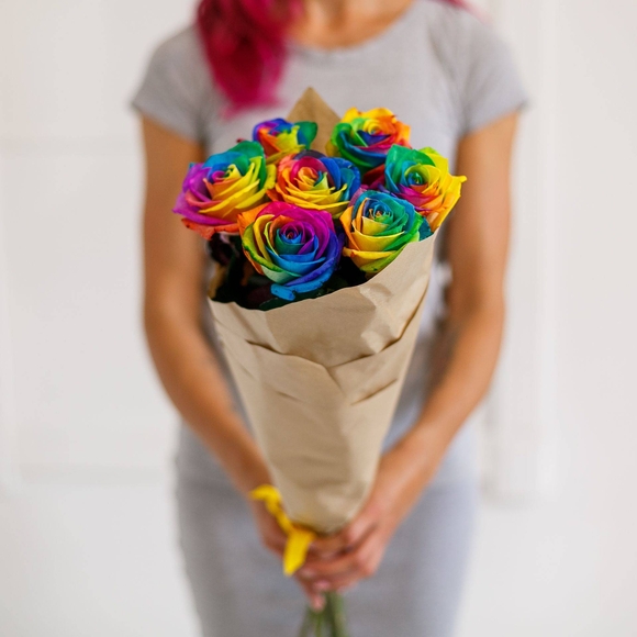Букет из 7 радужных роз 70 см (Эквадор)