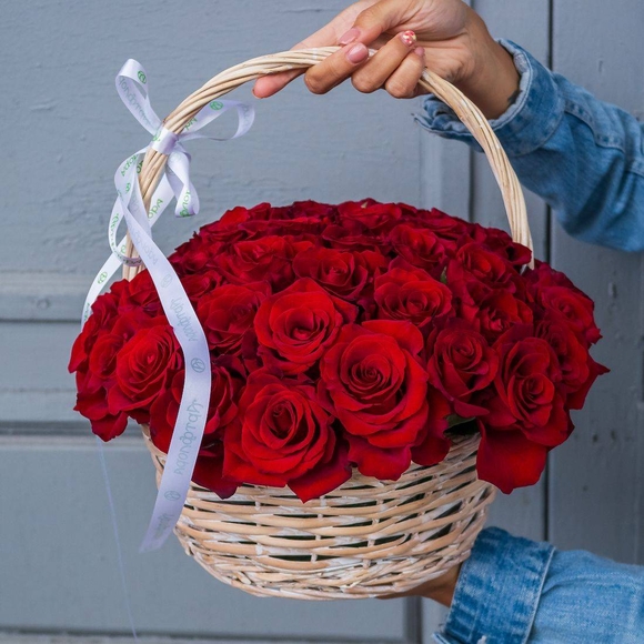 51 красная роза (Россия) в корзине