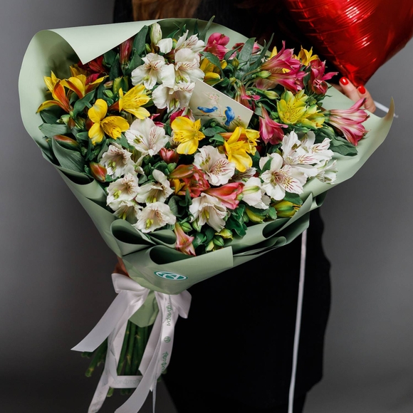 Набор размер L с букетом 25 альстромерий в корейской упаковке