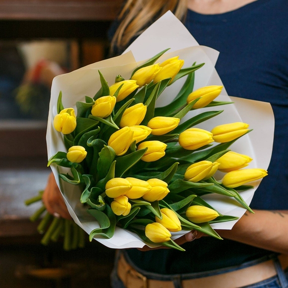 Букет из 25 желтых тюльпанов