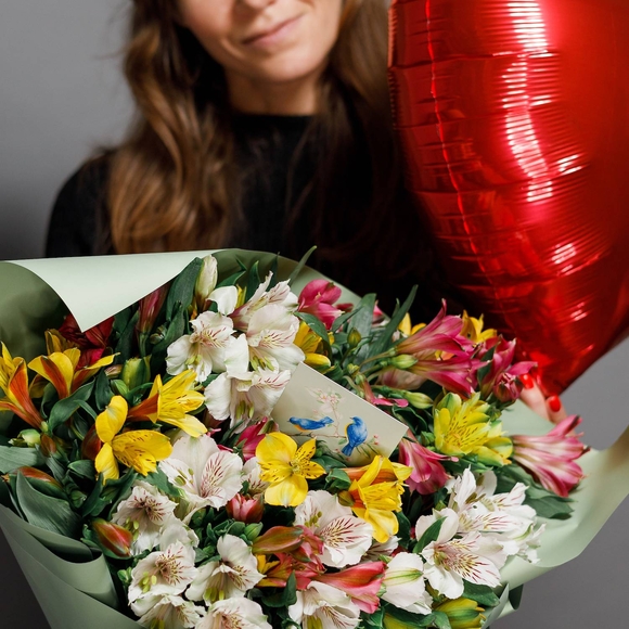 Набор размер L с букетом 25 альстромерий в корейской упаковке