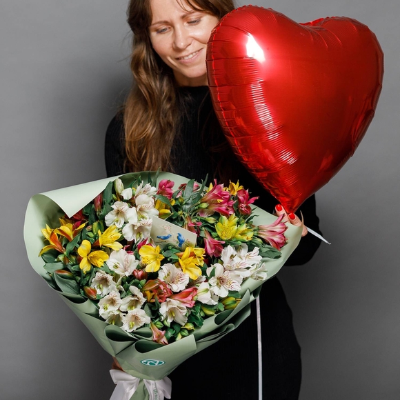Набор размер L с букетом 25 альстромерий в корейской упаковке