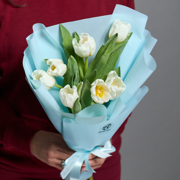 7 белых тюльпанов в корейской упаковке