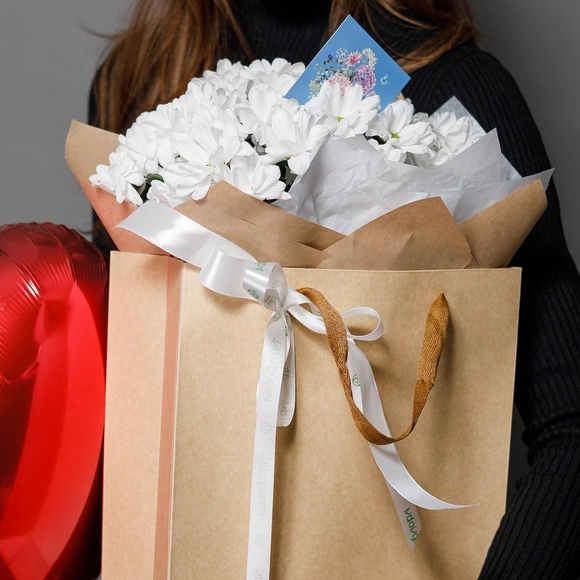 Набор с крафт-пакетом с кустовой хризантемой Бакарди (ромашка большая)