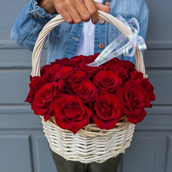 25 красных роз (Россия) в корзине