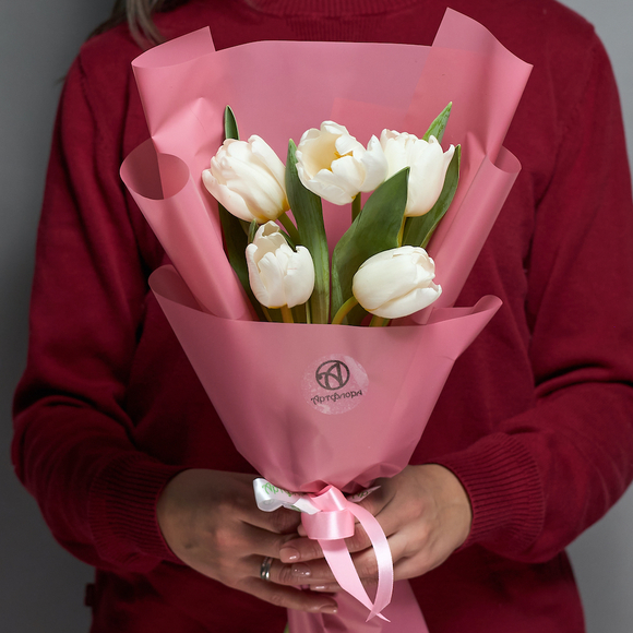 5 белых тюльпанов в корейской упаковке
