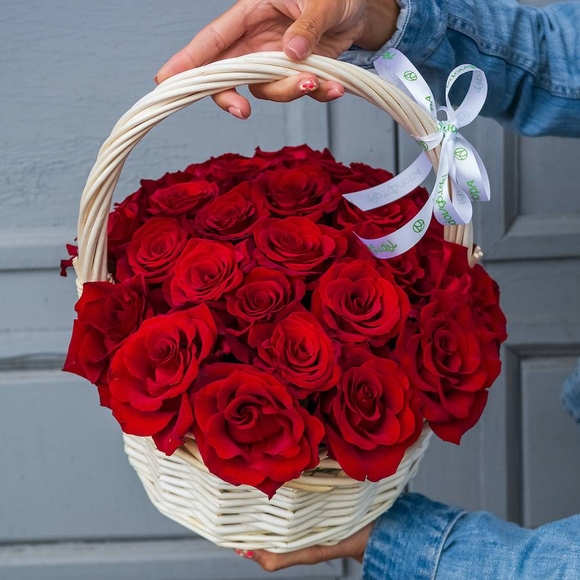 25 красных роз (Россия) в корзине