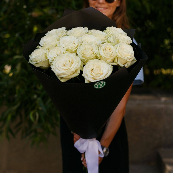 Букет из 15 белых роз 70 см (Эквадор)