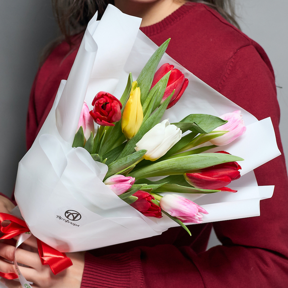 11 тюльпанов микс в корейской упаковке