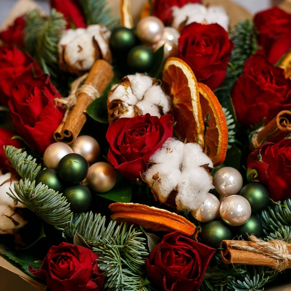 Новогодний букет из 15 красных роз 50 см (Кения)