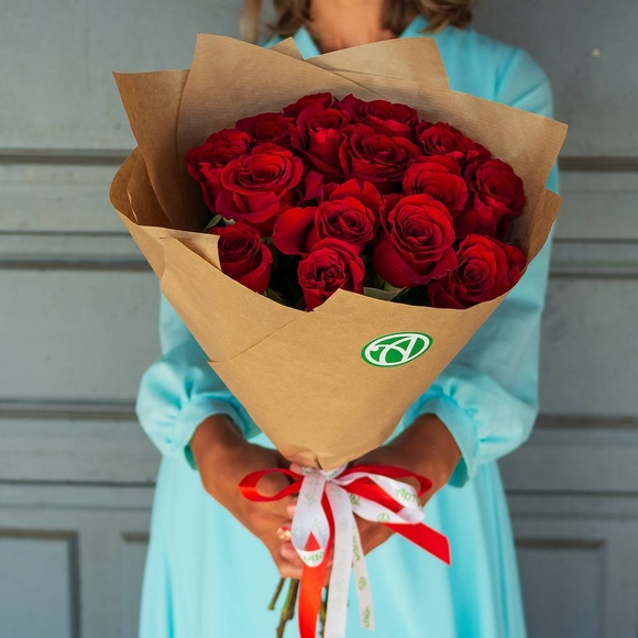 Букет из 15 красных роз 50 см (РФ)