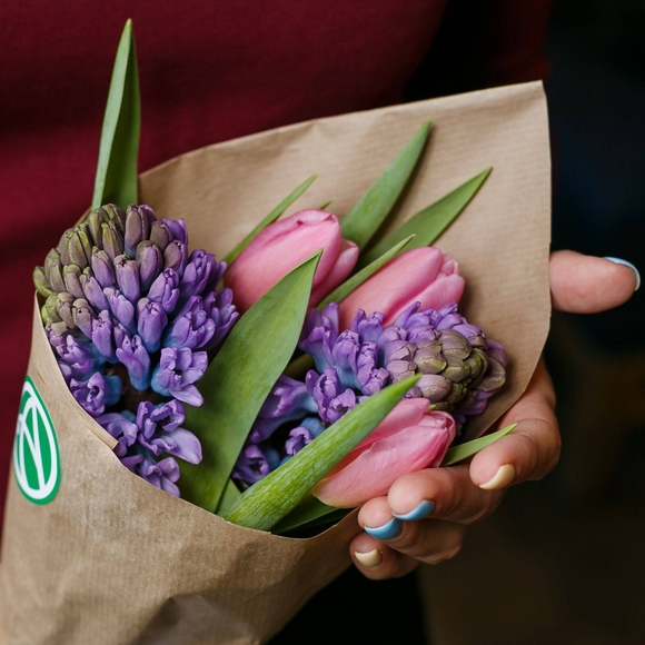 Букет из розовых тюльпана с гиацинтами микс мини