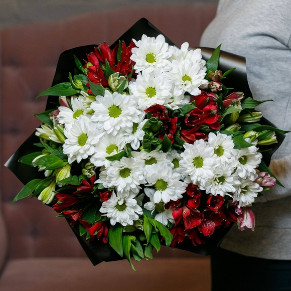 Букет из хризантемы кустовой и альстромерии - М