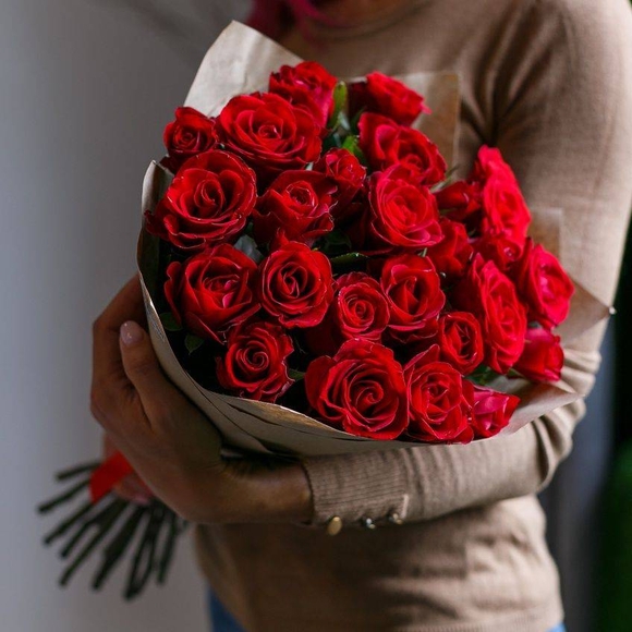 Букет из 25 красных роз Кения (35 см)