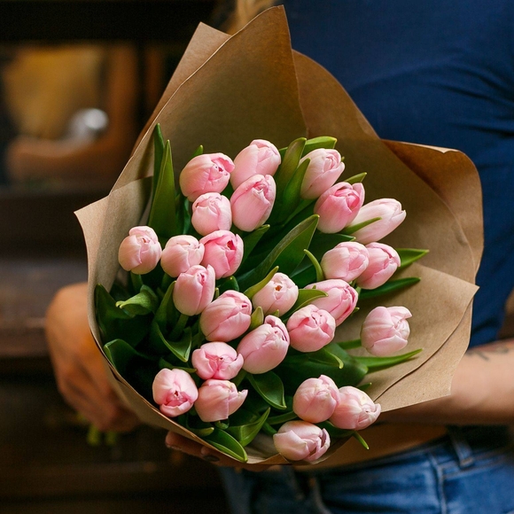 Букет из 25 розовых тюльпанов