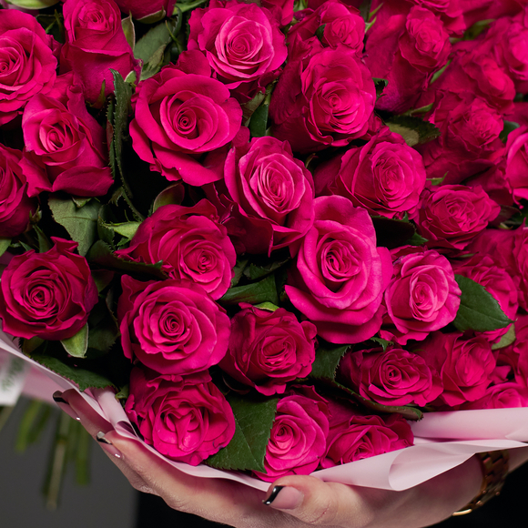 Букет из 51 розовой розы 50 см (Кения) в корейской упаковке