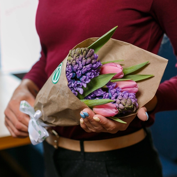 Букет из розовых тюльпана с гиацинтами микс мини