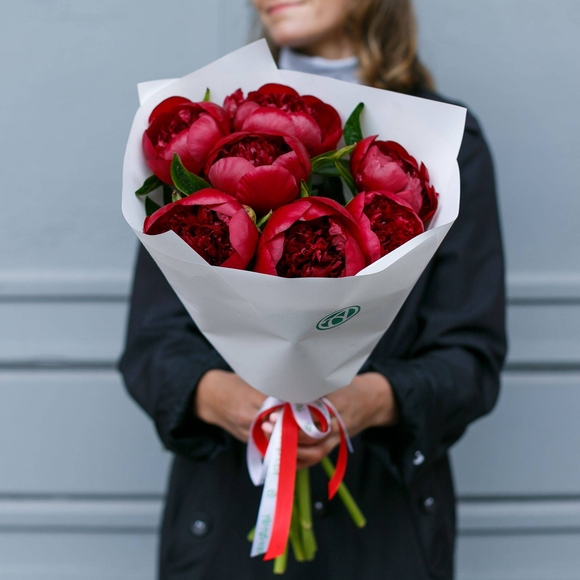 Букет из 7 бордовых пионов (Голландия). АКЦИЯ!