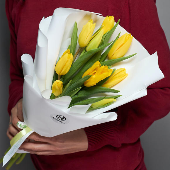 9 желтых тюльпанов в корейской упаковке