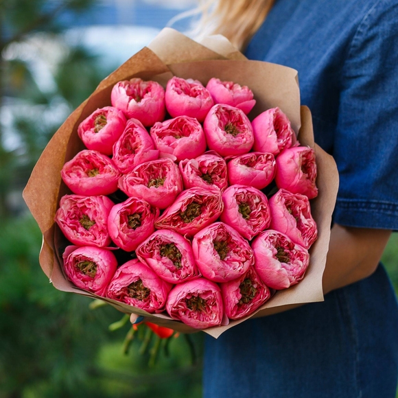 Букет из 25 пионовидных роз Вувузела Пинк 50 см