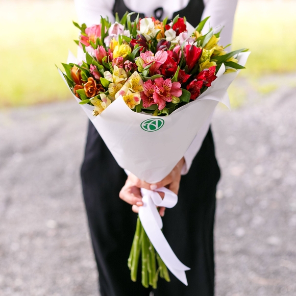 Букет из 15 Альстромерий микс