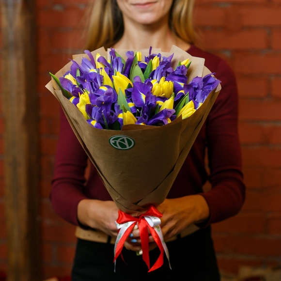 Букет из желтых тюльпанов с ирисами - М