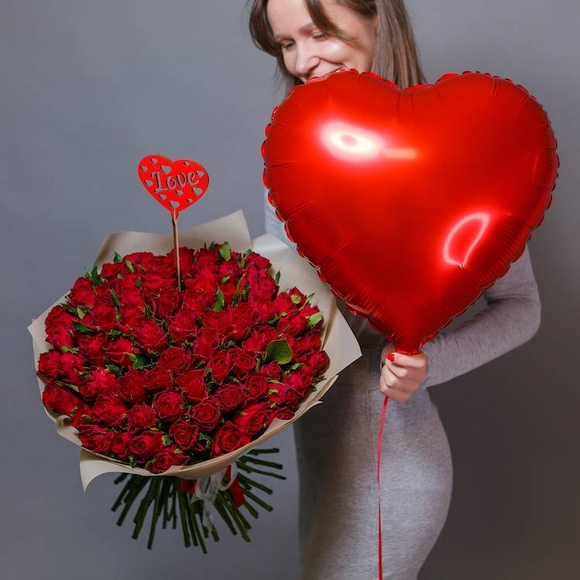 Набор размер ХL с букетом 75 красных роза Кения (50 см)