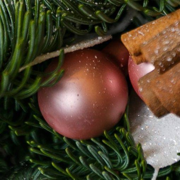 Новогоднее украшение "Шарик стеклянный розовый матовый"