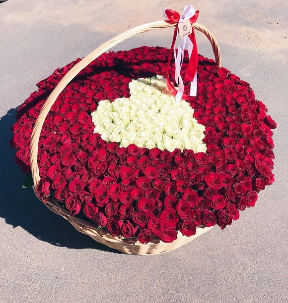 501 красная и белая розы (Кения)