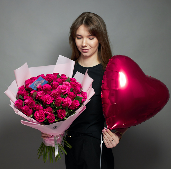 Набор размер L+ с букетом 51 розовая роза Кения (50 см) в корейской упаковке