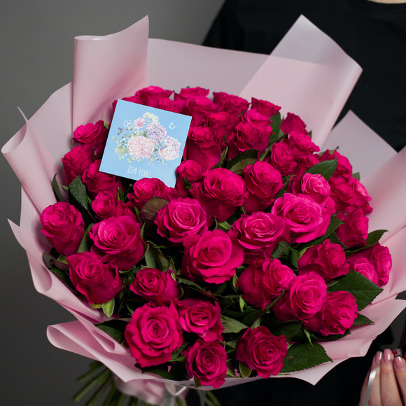 Набор размер L+ с букетом 51 розовая роза Кения (50 см) в корейской упаковке