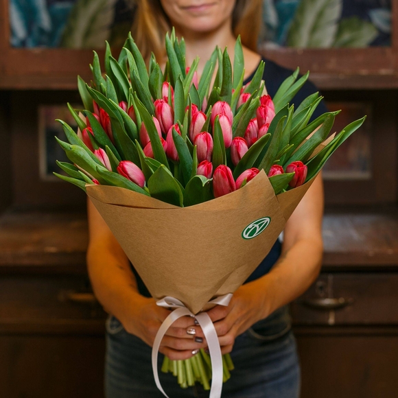 Букет из 51 красного тюльпана