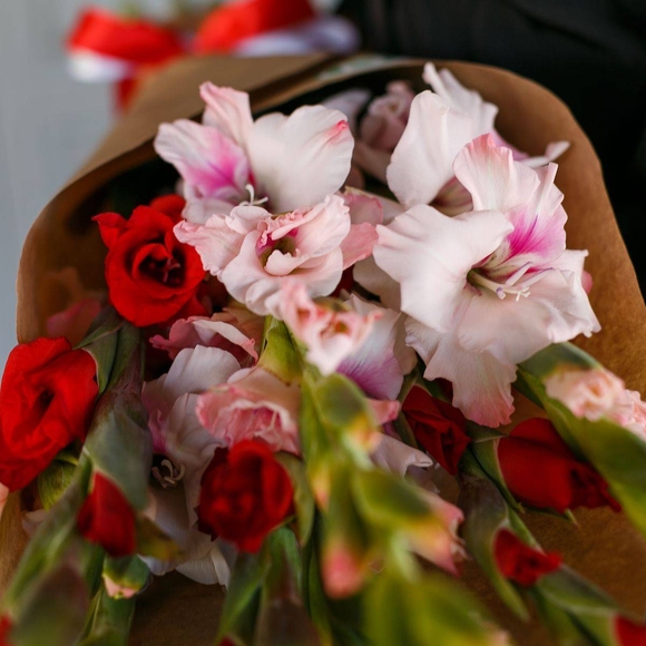 Букет из 7 гладиолусов микс (Голландия)