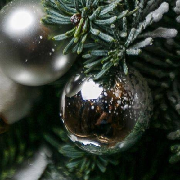 Новогоднее украшение "Шарик стеклянный серебряный"