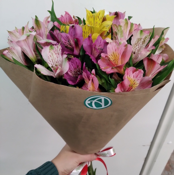 Букет из 9 альстромерий микс