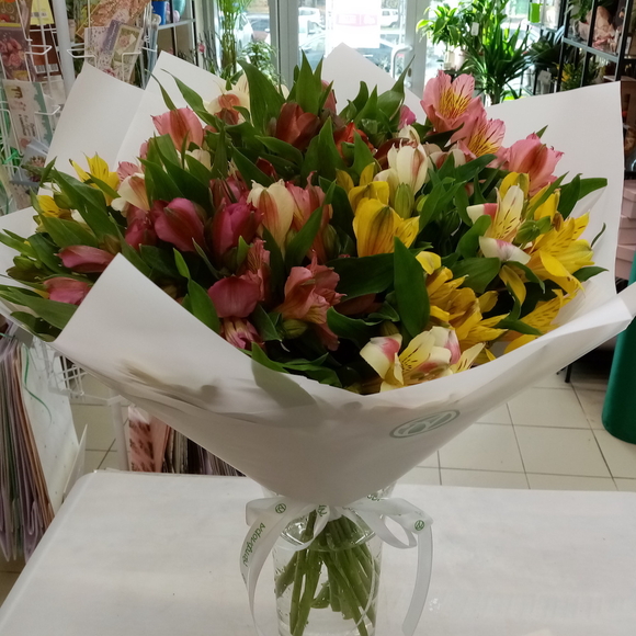 Букет из 15 Альстромерий микс
