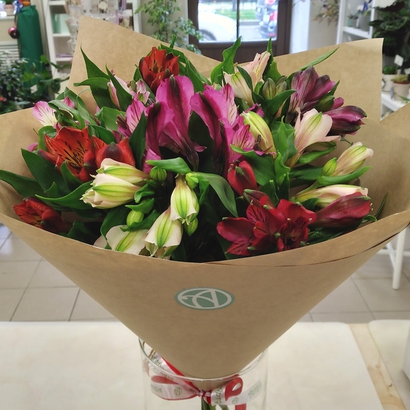 Букет из 9 альстромерий микс