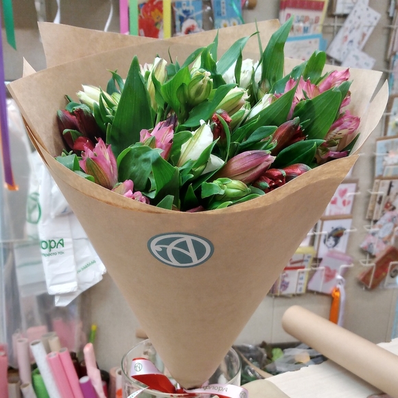 Букет из 9 альстромерий микс