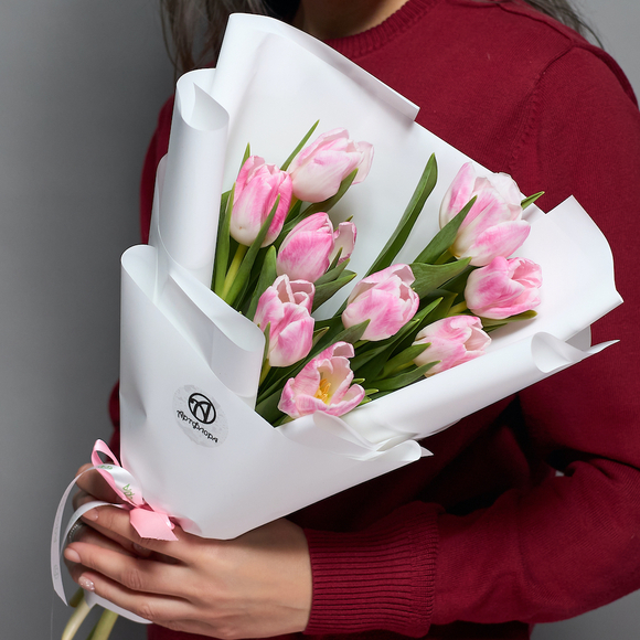 9 розовых тюльпанов в корейской упаковке